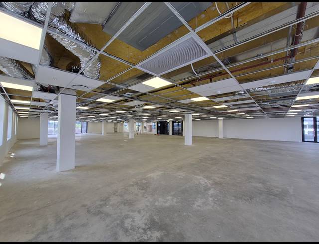 881M² OFFICE TO LET IN GLENADRIENNE EAST
